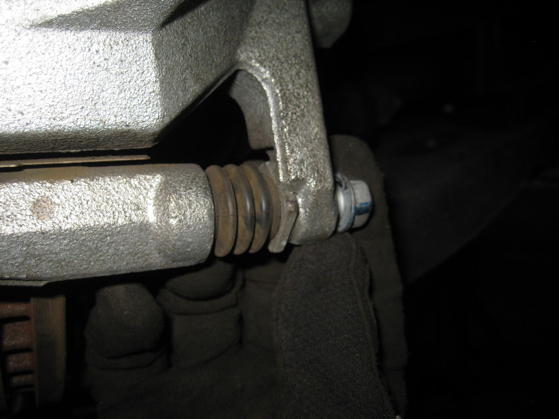 MazdaCX5FrontBrakePadsReplacementGuide029