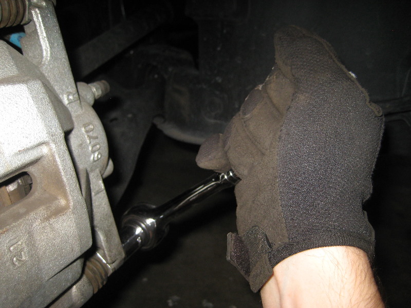 Mazda-CX-5-Front-Brake-Pads-Replacement-Guide-031