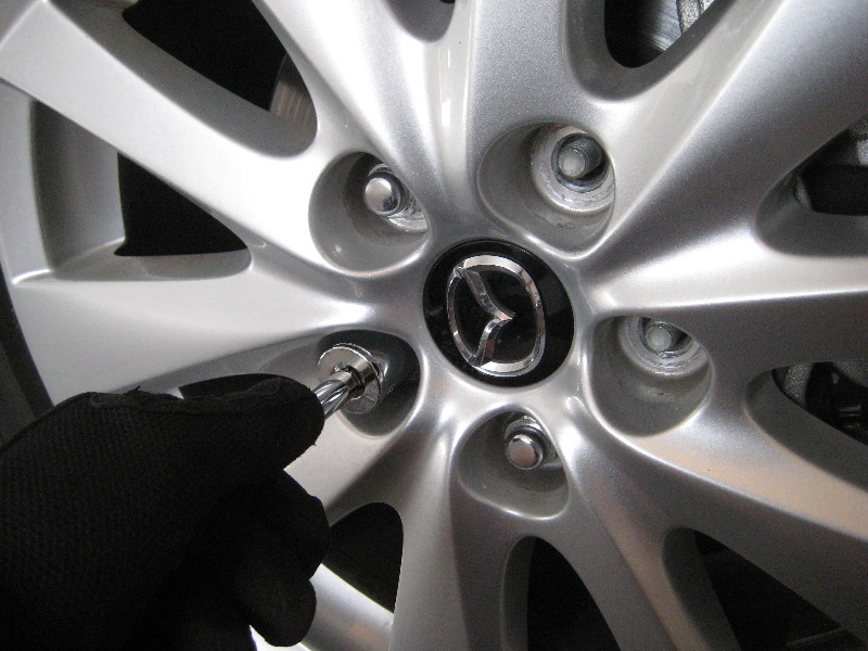 MazdaCX5FrontBrakePadsReplacementGuide035