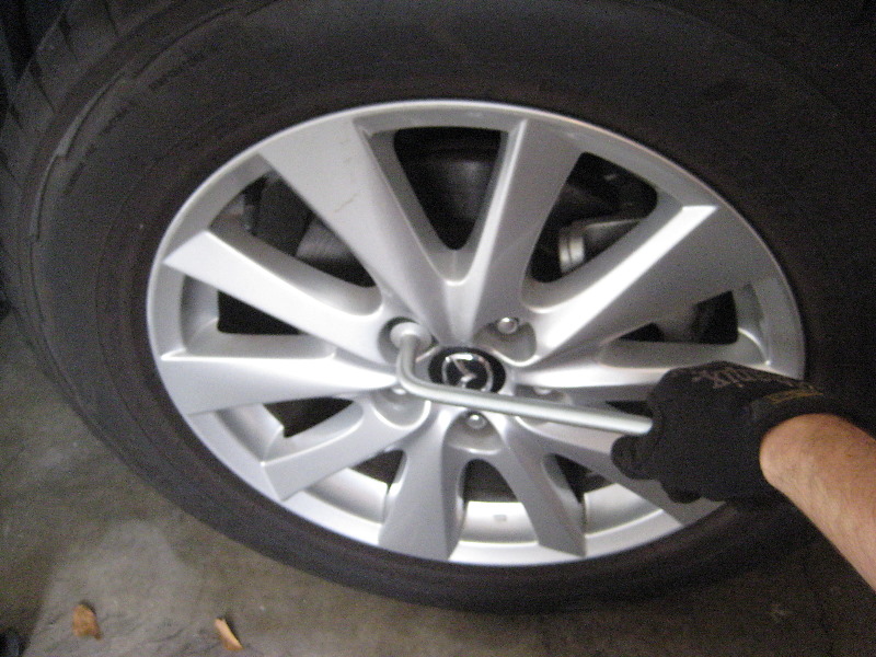 MazdaCX5FrontBrakePadsReplacementGuide038