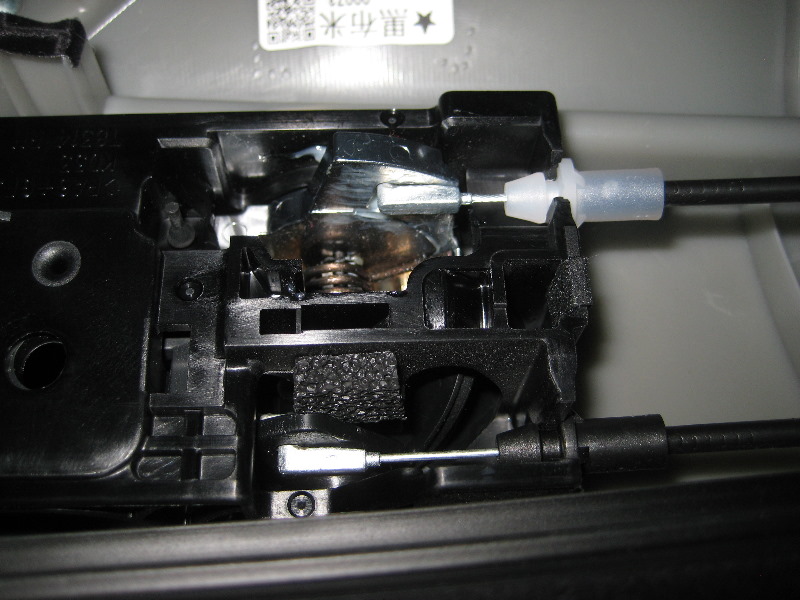 Mazda-CX-5-Interior-Door-Panel-Removal-Guide-017