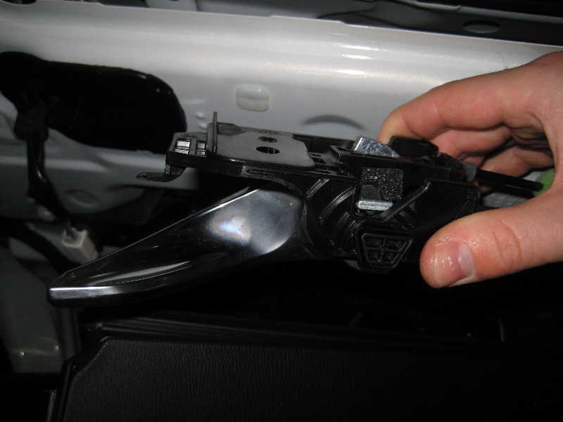 Mazda-CX-5-Interior-Door-Panel-Removal-Guide-024