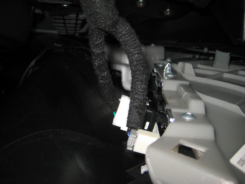 Mazda-CX-5-Interior-Door-Panel-Removal-Guide-025