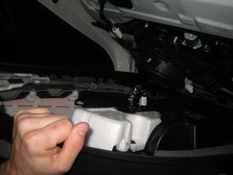 Mazda-CX-5-Interior-Door-Panel-Removal-Guide-028