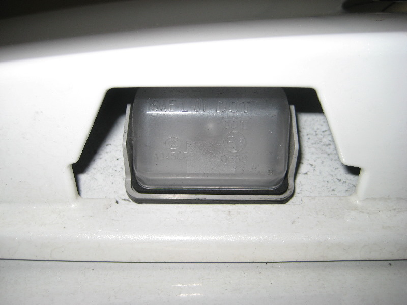 Mazda-CX-5-License-Plate-Light-Bulbs-Replacement-Guide-002