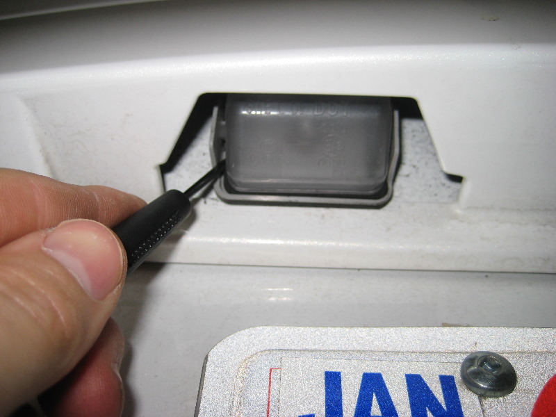 Mazda-CX-5-License-Plate-Light-Bulbs-Replacement-Guide-003