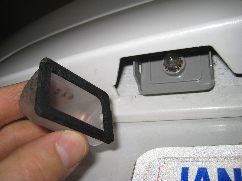 Mazda-CX-5-License-Plate-Light-Bulbs-Replacement-Guide-004