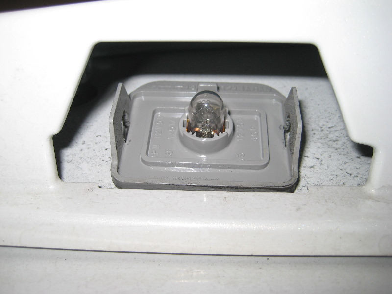 Mazda-CX-5-License-Plate-Light-Bulbs-Replacement-Guide-005