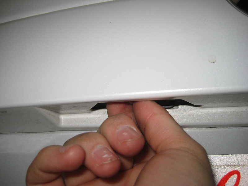 Mazda-CX-5-License-Plate-Light-Bulbs-Replacement-Guide-006