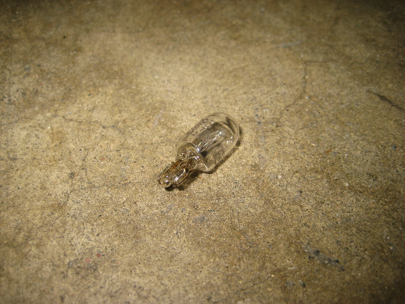 Mazda-CX-5-License-Plate-Light-Bulbs-Replacement-Guide-007