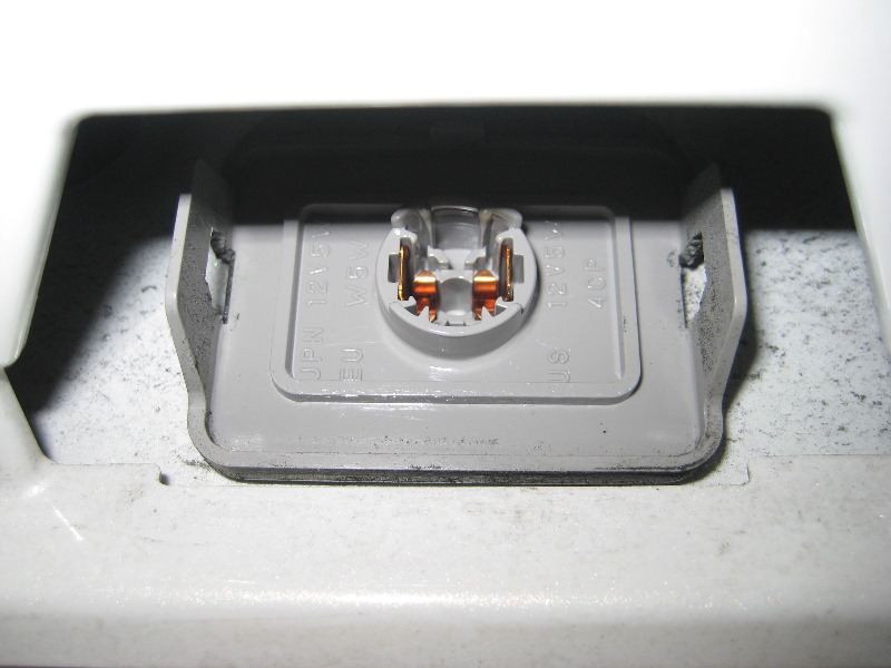 MazdaCX5LicensePlateLightBulbsReplacementGuide008