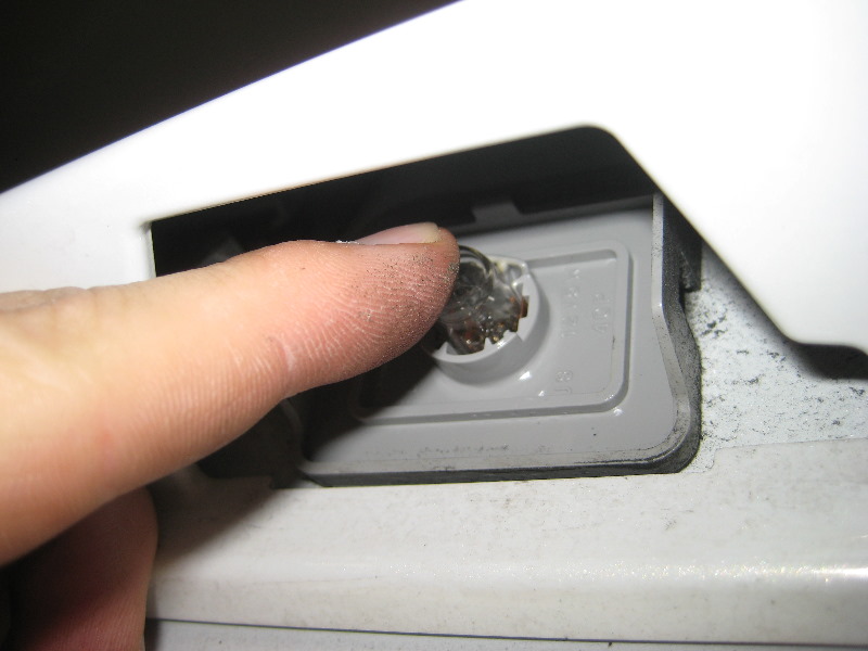 Mazda-CX-5-License-Plate-Light-Bulbs-Replacement-Guide-009