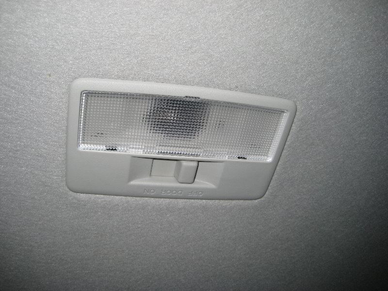 Mazda-CX-9-Cargo-Area-Light-Bulb-Replacement-Guide-002