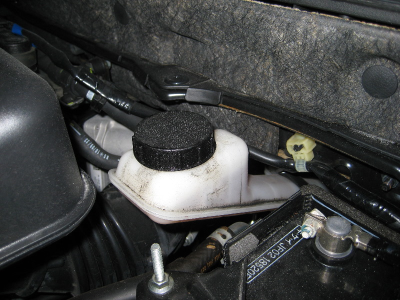 Mazda-CX-9-Front-Brake-Pads-Replacement-Guide-001