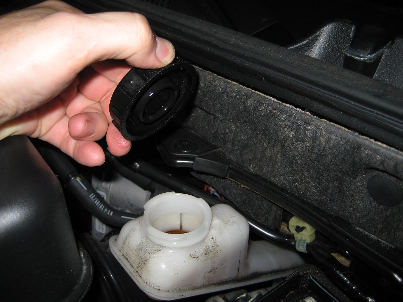 Mazda-CX-9-Front-Brake-Pads-Replacement-Guide-002