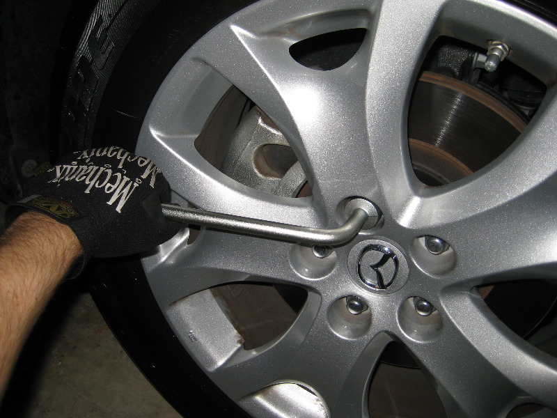 Mazda-CX-9-Front-Brake-Pads-Replacement-Guide-004