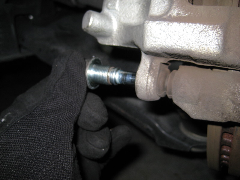 Mazda-CX-9-Front-Brake-Pads-Replacement-Guide-010