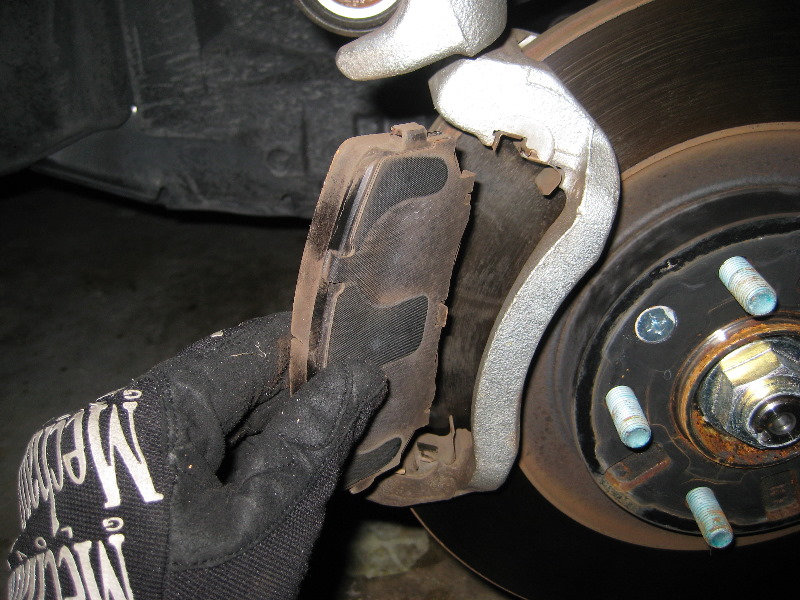 Mazda-CX-9-Front-Brake-Pads-Replacement-Guide-014