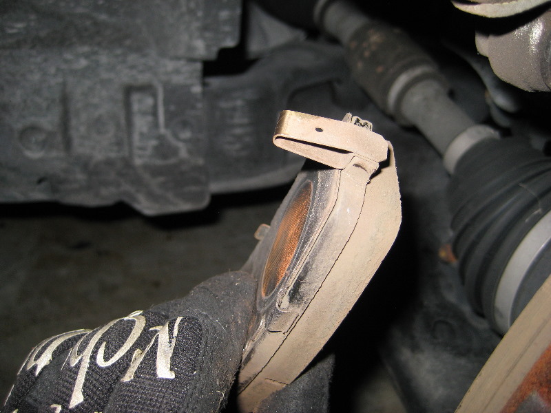 Mazda-CX-9-Front-Brake-Pads-Replacement-Guide-015