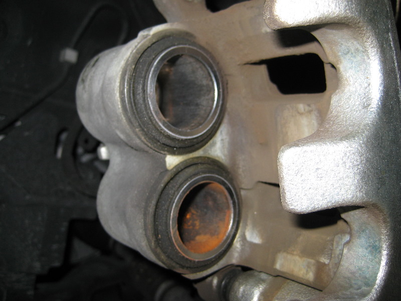 Mazda-CX-9-Front-Brake-Pads-Replacement-Guide-018