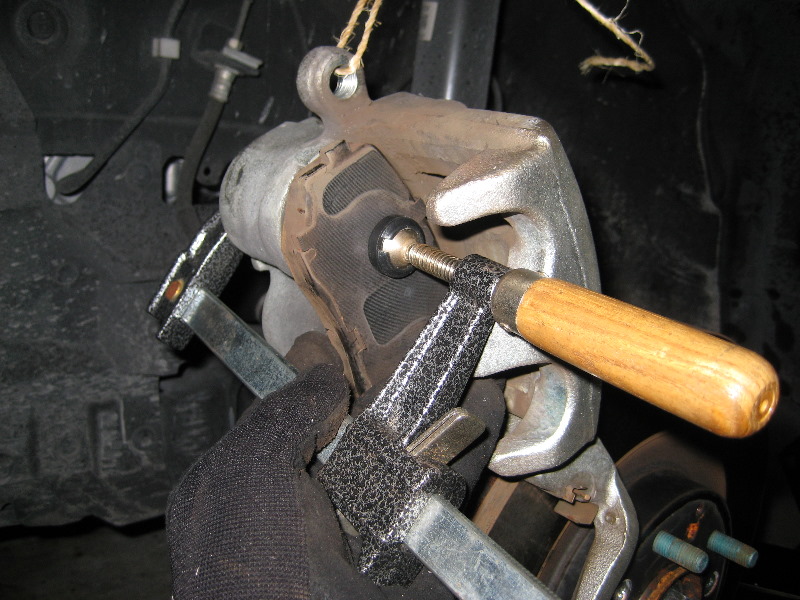 Mazda-CX-9-Front-Brake-Pads-Replacement-Guide-019