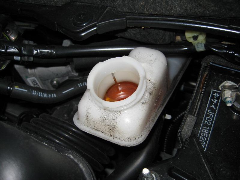 Mazda-CX-9-Front-Brake-Pads-Replacement-Guide-020