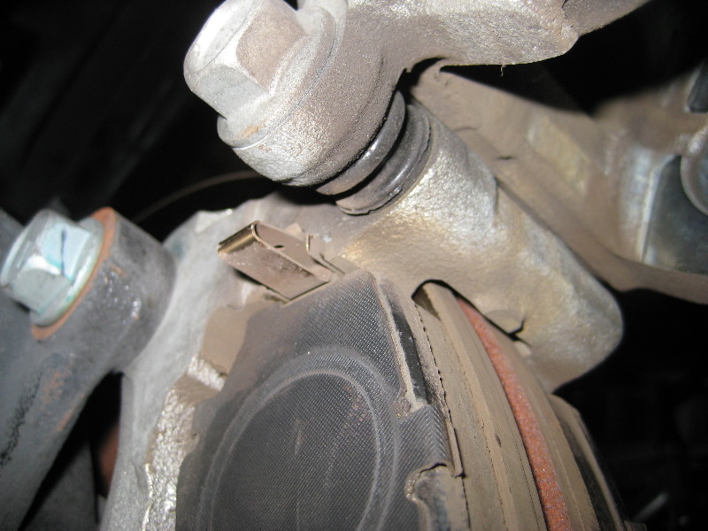 Mazda-CX-9-Front-Brake-Pads-Replacement-Guide-023