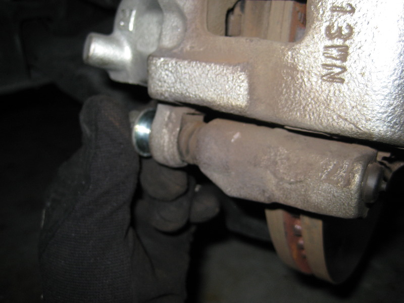 Mazda-CX-9-Front-Brake-Pads-Replacement-Guide-028