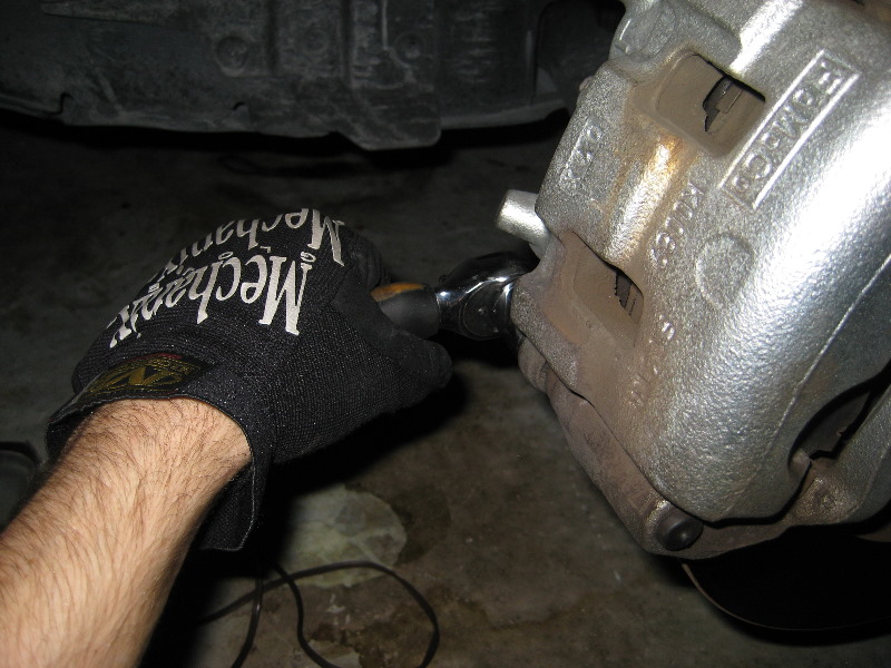 Mazda-CX-9-Front-Brake-Pads-Replacement-Guide-029