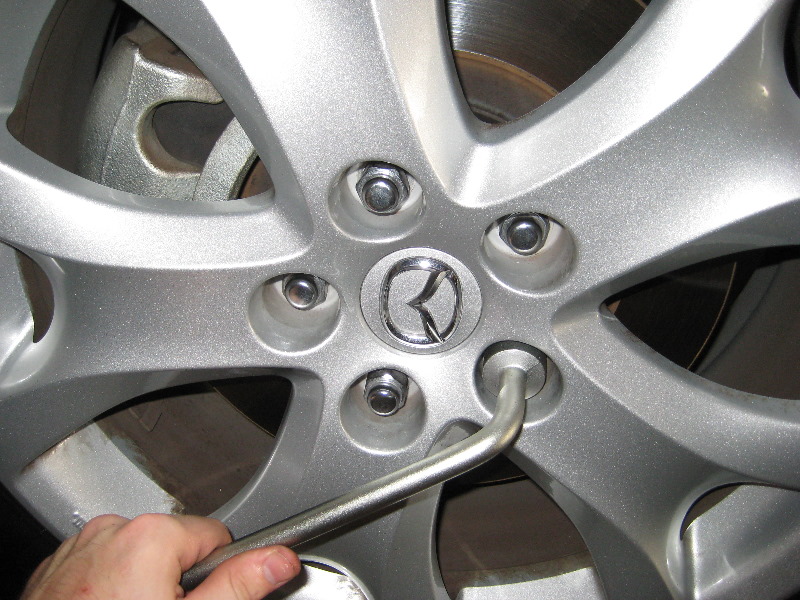 Mazda-CX-9-Front-Brake-Pads-Replacement-Guide-031