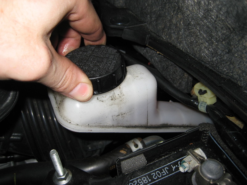 Mazda-CX-9-Front-Brake-Pads-Replacement-Guide-034