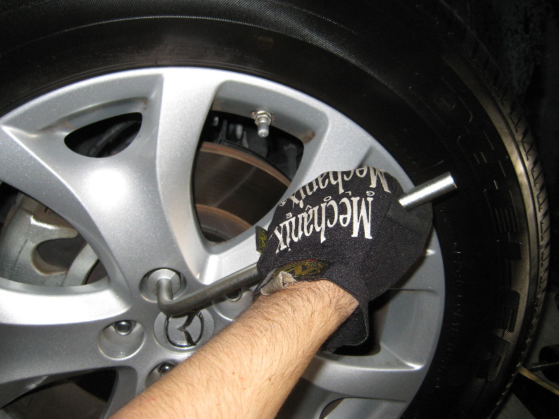 Mazda-CX-9-Front-Brake-Pads-Replacement-Guide-036