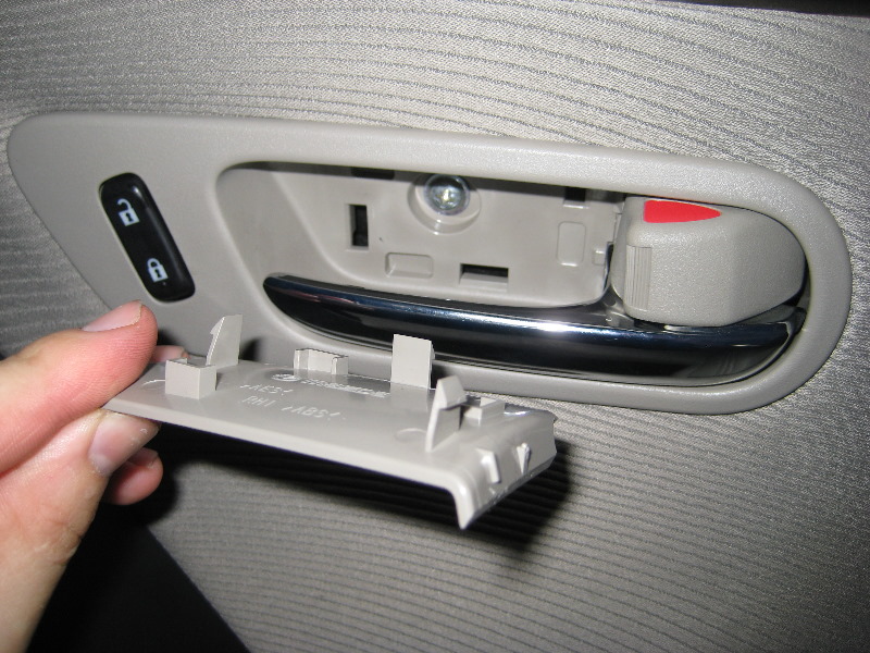 Mazda-CX-9-Front-Door-Panel-Removal-Guide-004