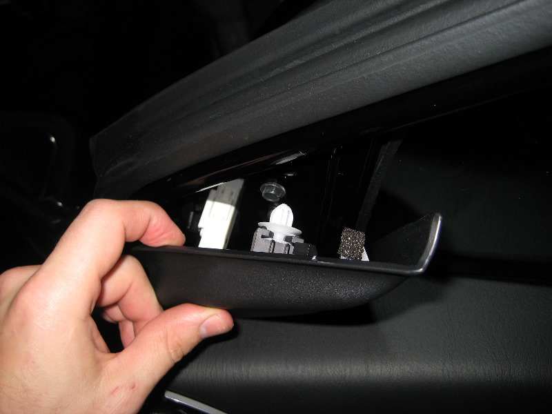 Mazda-CX-9-Front-Door-Panel-Removal-Guide-007