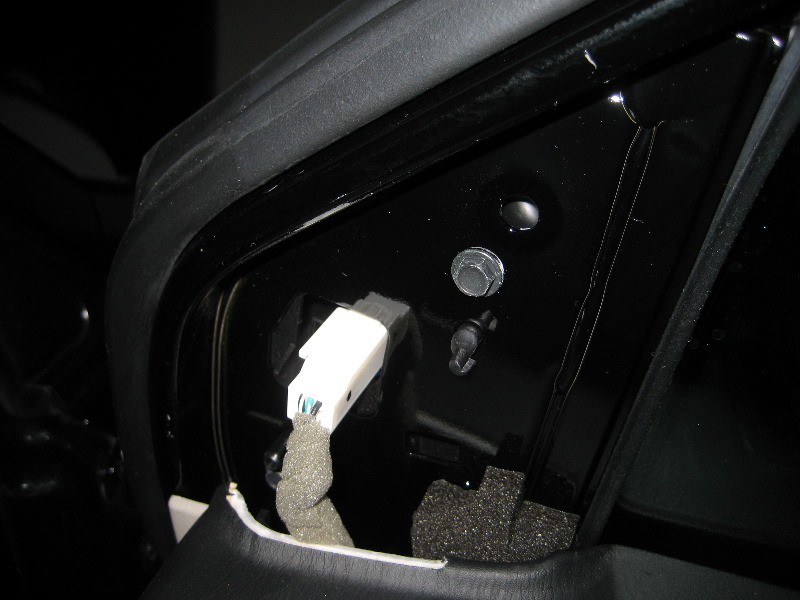 Mazda-CX-9-Front-Door-Panel-Removal-Guide-008