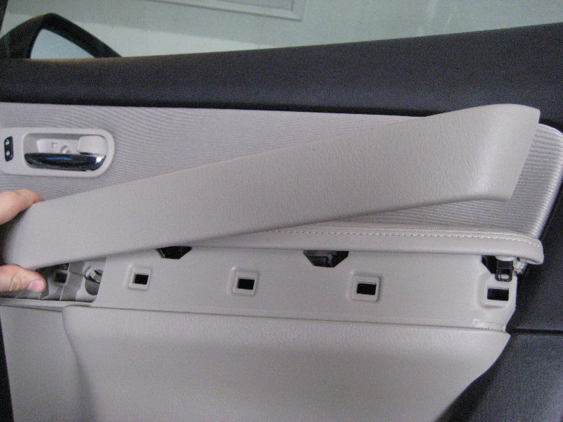 Mazda-CX-9-Front-Door-Panel-Removal-Guide-010