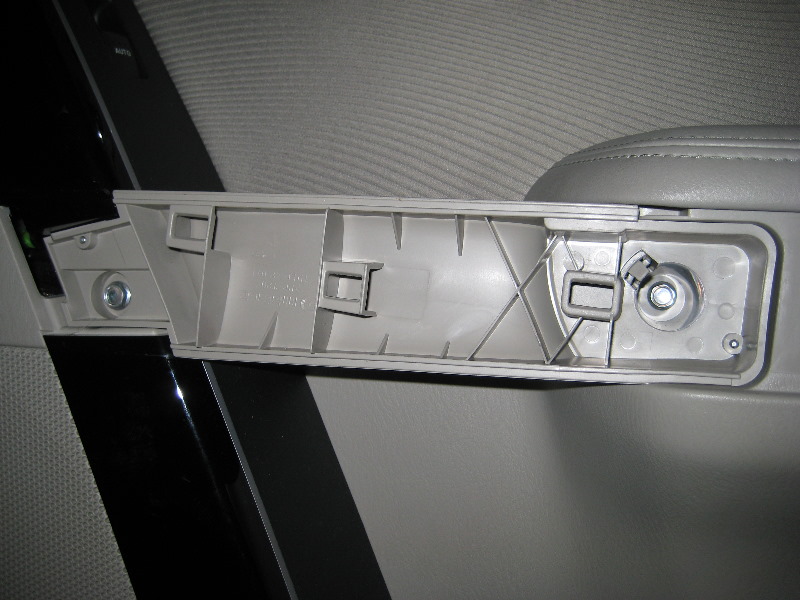 Mazda-CX-9-Front-Door-Panel-Removal-Guide-011