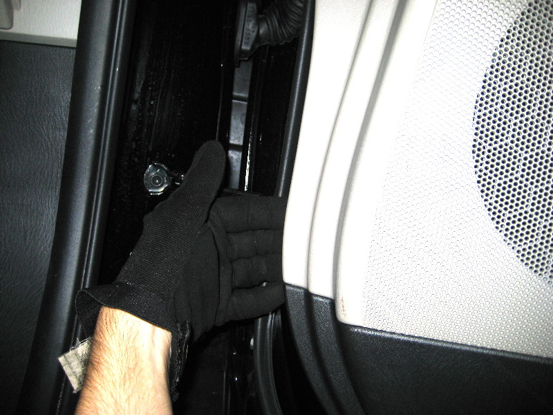 Mazda-CX-9-Front-Door-Panel-Removal-Guide-014