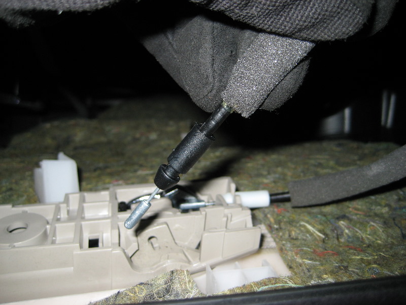 Mazda-CX-9-Front-Door-Panel-Removal-Guide-017