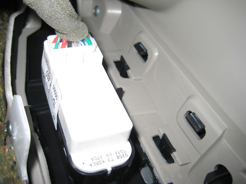 Mazda-CX-9-Front-Door-Panel-Removal-Guide-022