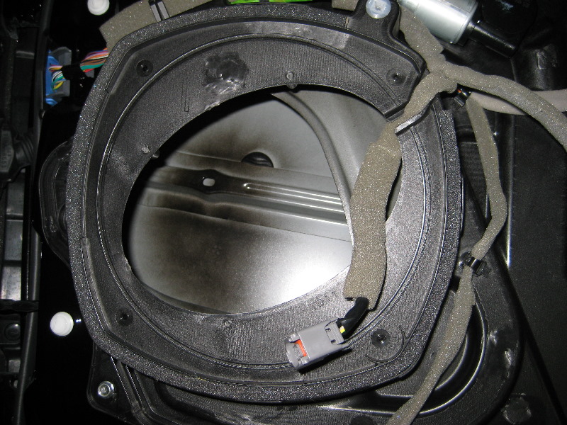 Mazda-CX-9-Front-Door-Panel-Removal-Guide-029