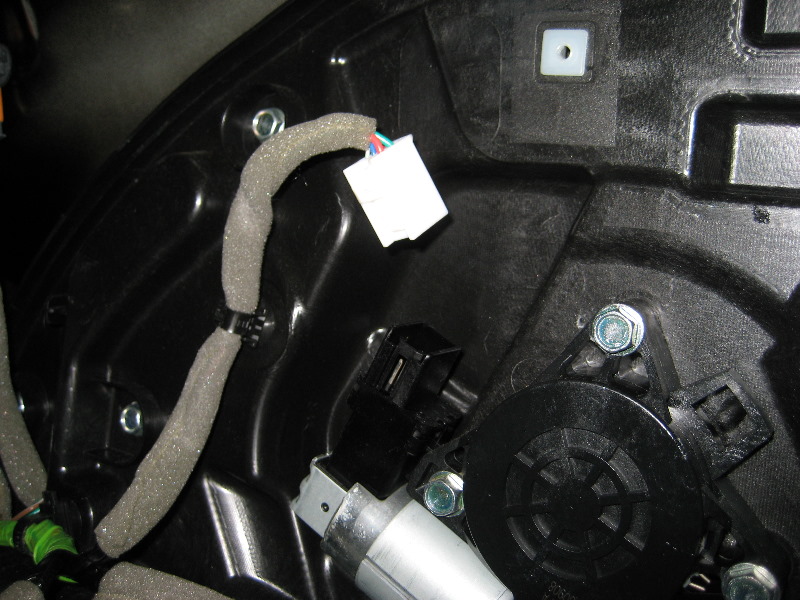 Mazda-CX-9-Front-Door-Panel-Removal-Guide-032