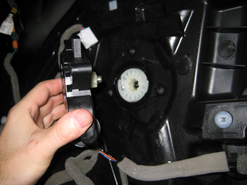 Mazda-CX-9-Front-Door-Panel-Removal-Guide-034