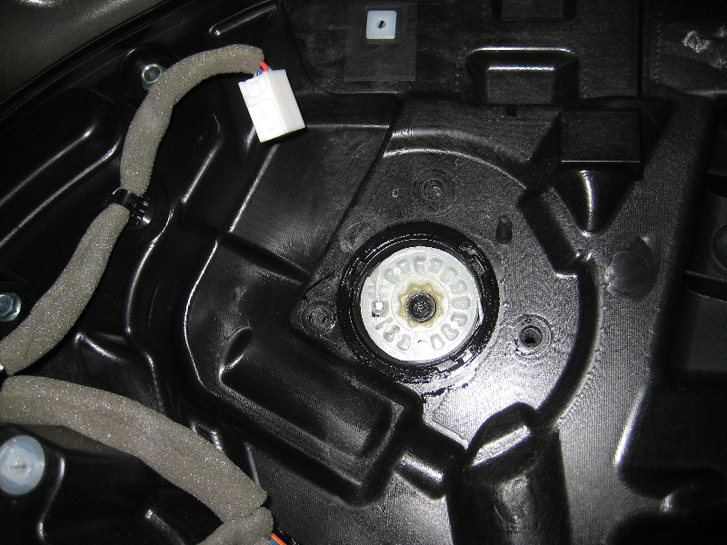 Mazda-CX-9-Front-Door-Panel-Removal-Guide-036