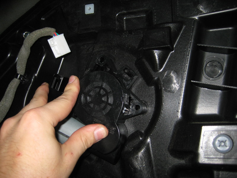 Mazda-CX-9-Front-Door-Panel-Removal-Guide-037