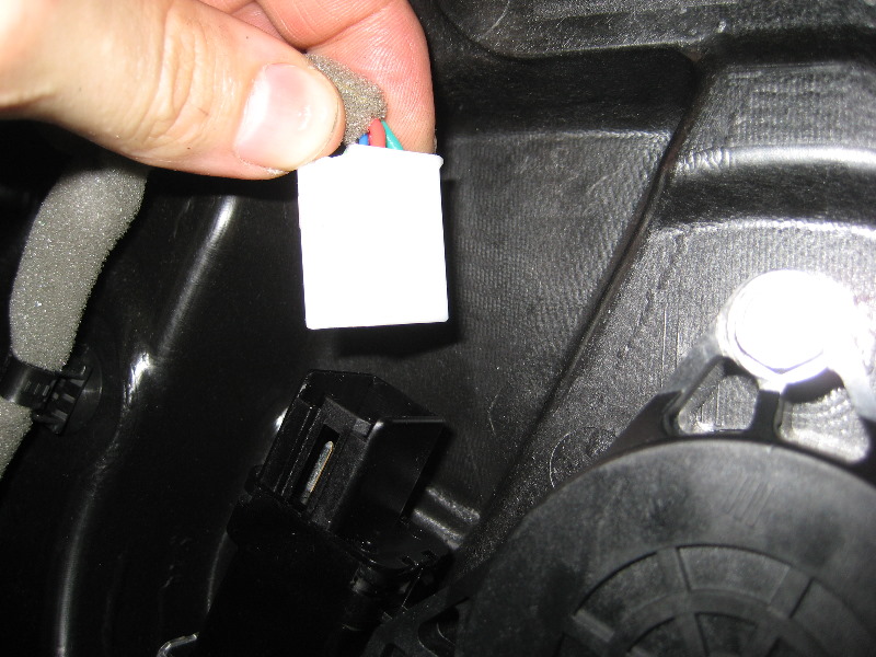 Mazda-CX-9-Front-Door-Panel-Removal-Guide-039