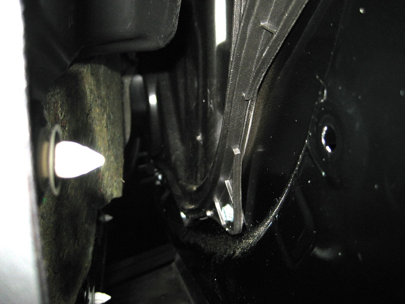 Mazda-CX-9-Front-Door-Panel-Removal-Guide-044