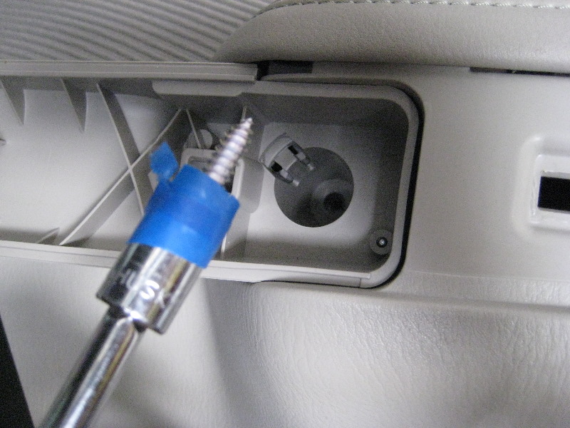 Mazda-CX-9-Front-Door-Panel-Removal-Guide-049