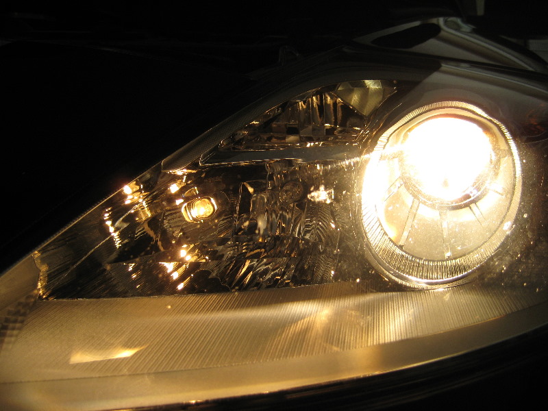 Mazda-CX-9-Headlight-Bulbs-Replacement-Guide-003