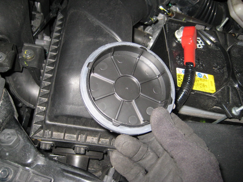 Mazda-CX-9-Headlight-Bulbs-Replacement-Guide-007